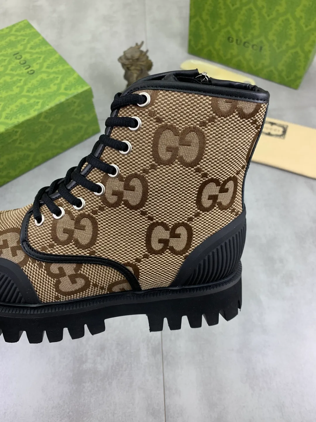 Men's Men's Shoes 💰P500 💰【New Style】 Gucci lazy slip-on couple 🧑‍🤝‍🧑 style high-top leather shoes hot selection (Gucci GUCCI) official website latest Gucci lazy 🎁 leather shoes, hot style 💥 style is simple and elegant, exclusive for trendy men. Unique official website latest brand original double G pressure Floral elements👑Original Gucci decoration, fashionable and elegant, the fabric is original calfskin with double G denim✅fully imported soft sheepskin lining, the official website specifies wear-resistant lightweight foam business outsole, the classic model is taken in real life🎬Number of yards: 36-46 Various colors available